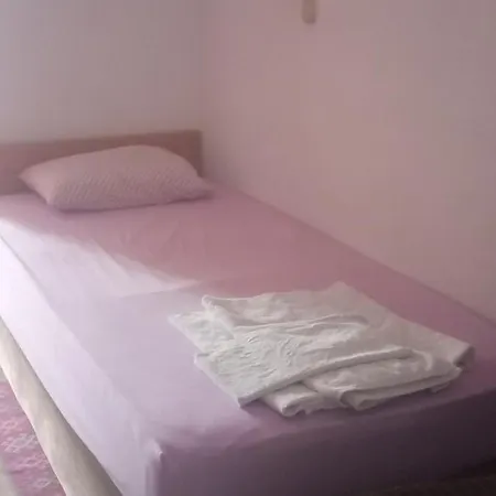 Caglayan Gazde/Camere de închiriat *